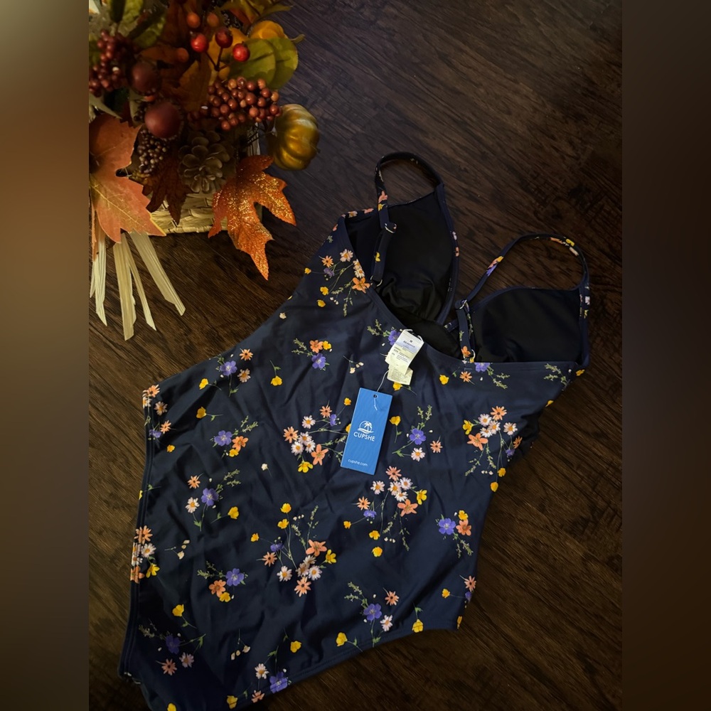 Cupshe Navy Floral One-Piece Swimsuit - Picture 7 of 7